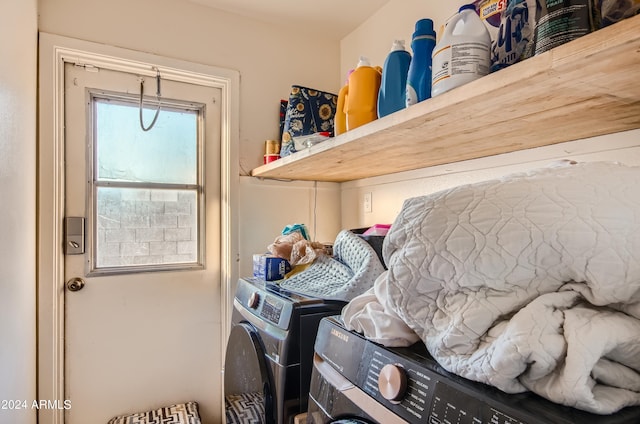 13802 N 37th Dr, Phoenix, AZ 85053 - laundry area featuring separate washer and dryer