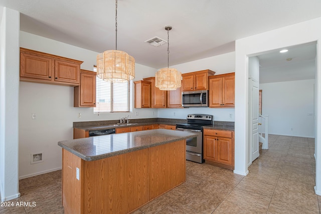 kitchen with sink, decorative light fixtures, stainless steel appliances, and a kitchen island