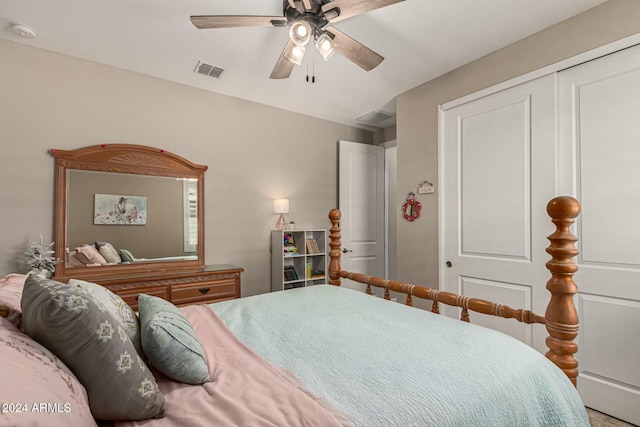 bedroom with ceiling fan