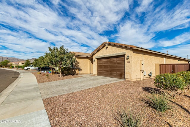 view of front facade featuring a garage