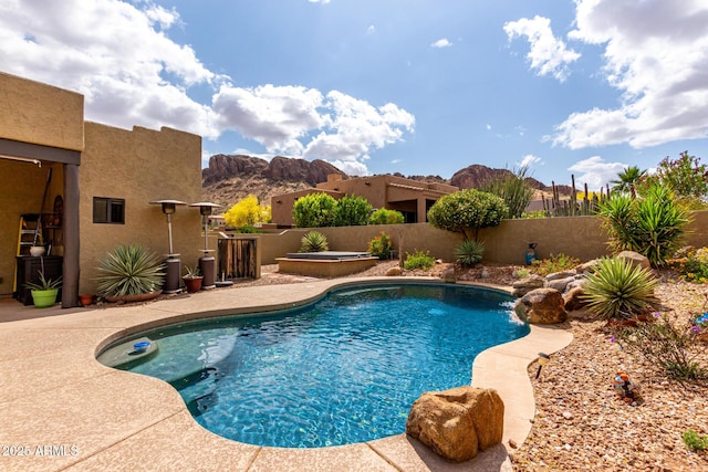 view of swimming pool featuring a fenced in pool, a mountain view, and a fenced backyard