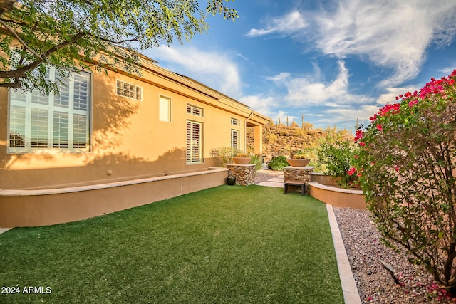 view of yard featuring a patio area