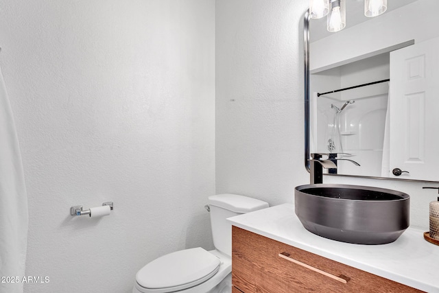 625 S Daley, Mesa, AZ 85204 - full bathroom featuring toilet, vanity, and a textured wall