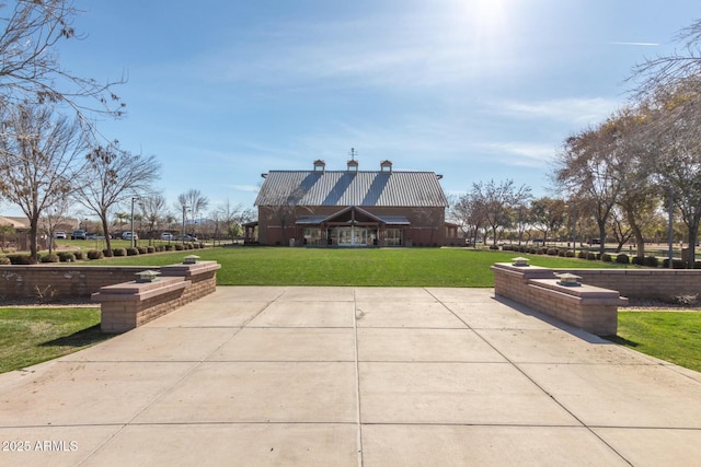 view of front of home with a front lawn