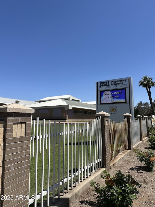 1110 E Pierce St, Phoenix, AZ 85006 - view of gate