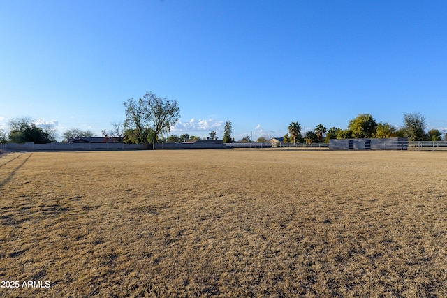 view of yard featuring a rural view