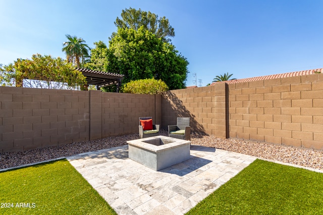 view of yard featuring a patio area