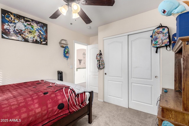 bedroom with carpet, ceiling fan, and a closet