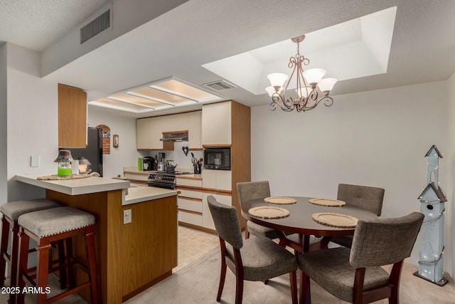 10410 N Cave Creek Rd Unit 2030, Phoenix, AZ 85020 - dining space featuring a chandelier and a textured ceiling