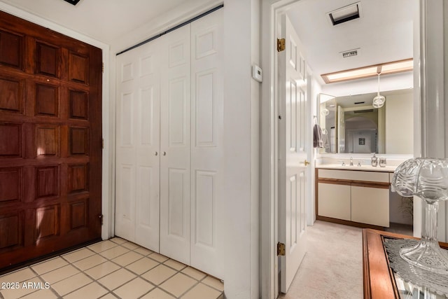 10410 N Cave Creek Rd Unit 2030, Phoenix, AZ 85020 - bathroom with a closet, vanity, and tile patterned flooring