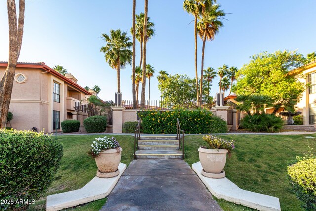10410 N Cave Creek Rd Unit 2030, Phoenix, AZ 85020 - view of property's community with a lawn
