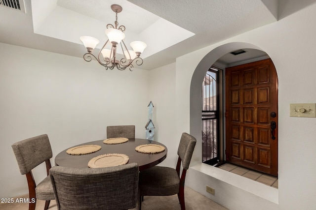 10410 N Cave Creek Rd Unit 2030, Phoenix, AZ 85020 - carpeted dining room with arched walkways, a chandelier, and a tray ceiling