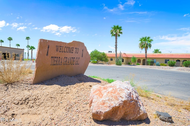 view of community / neighborhood sign