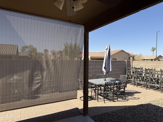 view of patio featuring a fenced backyard, outdoor dining space, and ceiling fan