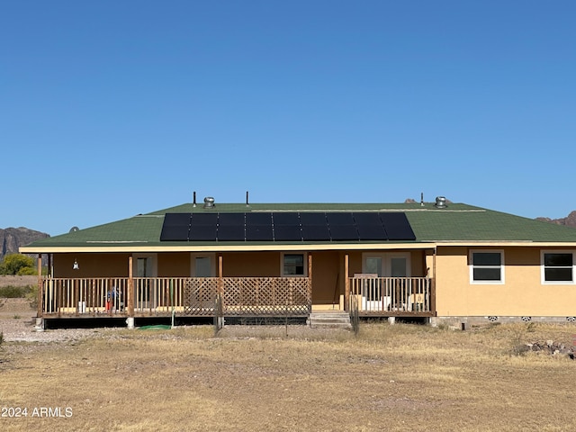 view of front of property featuring solar panels
