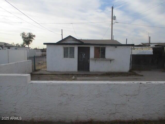 view of front of house with fence