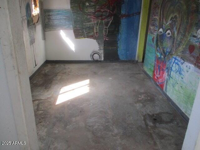 spare room featuring concrete flooring