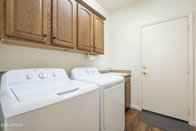 laundry room featuring dark wood-style floors, baseboards, cabinet space, a sink, and washer and dryer