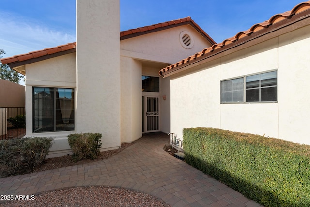 entrance to property featuring a patio