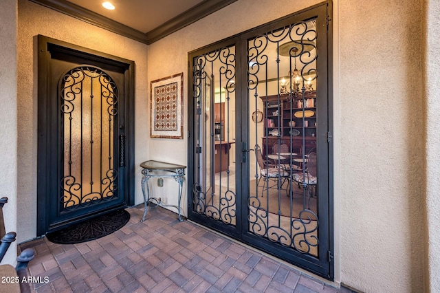 property entrance featuring stucco siding