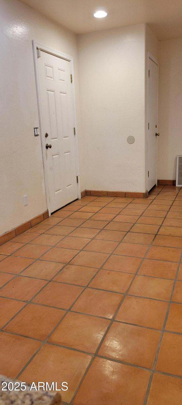 321 S Bridge St, Superior, AZ 85173 - view of tiled empty room
