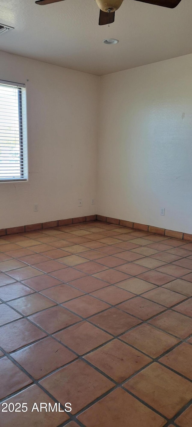 321 S Bridge St, Superior, AZ 85173 - unfurnished room with ceiling fan