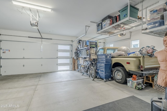 10509 W Harmony Ln, Peoria, AZ 85382 - garage with a garage door opener