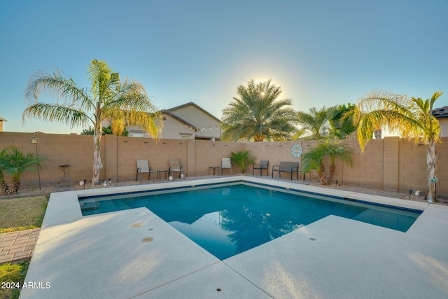 view of swimming pool