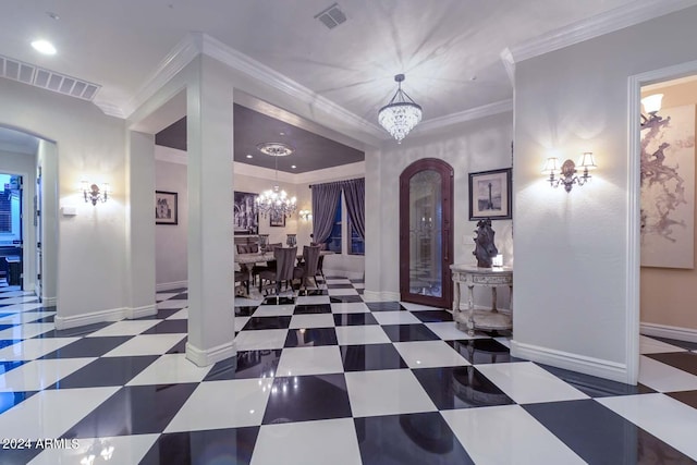 entryway featuring crown molding and a notable chandelier