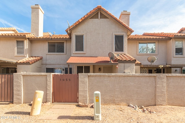 view of front of property