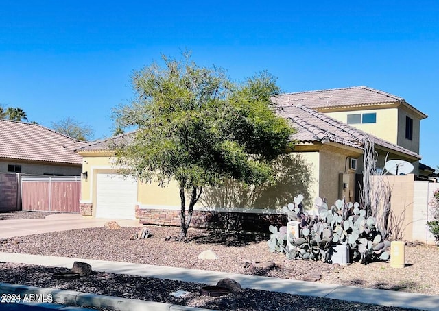 view of front of house featuring a garage