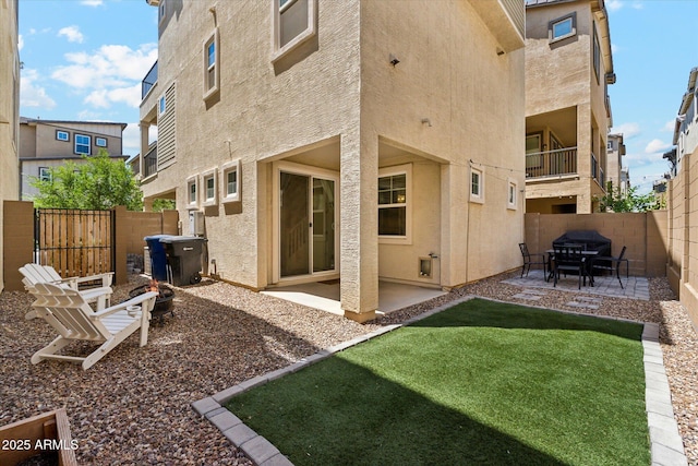 732 W Flintlock Way, Chandler, AZ 85286 - rear view of house with a patio area, stucco siding, and a fenced backyard
