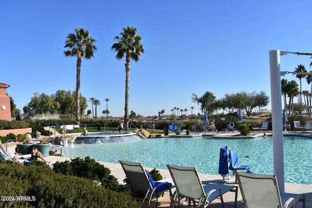 19892 N Shadow Mountain Dr, Surprise, AZ 85374 - community pool with a community hot tub