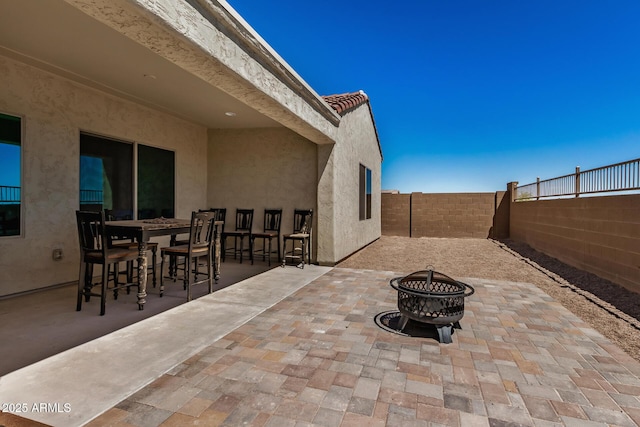 2373 N Riverside Dr, Florence, AZ 85132 - fenced backyard with an outdoor fire pit, a patio, and an outdoor bar