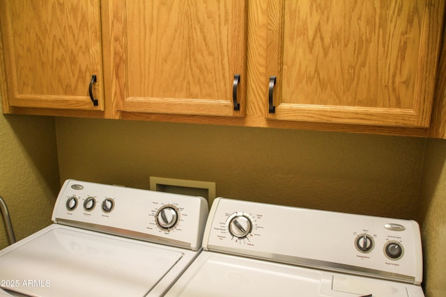 laundry room with cabinets and independent washer and dryer