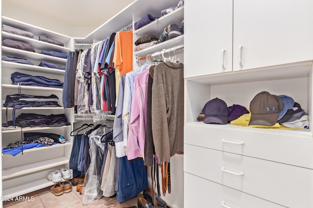 spacious closet featuring light tile patterned floors