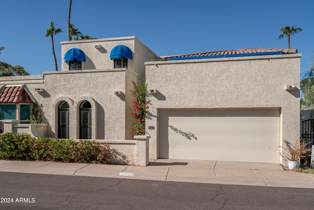 view of front of property featuring a garage