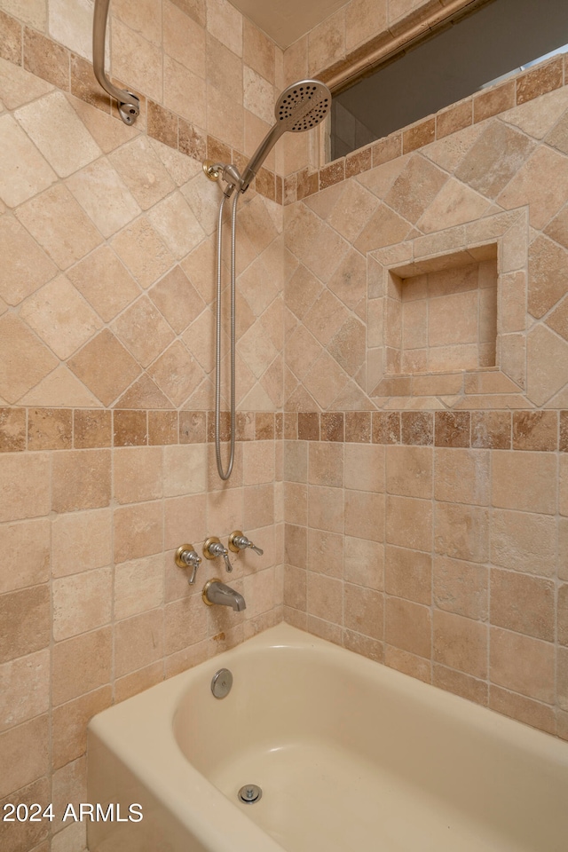 bathroom with tiled shower / bath combo