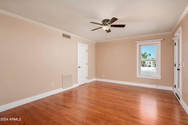 empty room featuring light wood-type flooring, ceiling fan, and ornamental molding