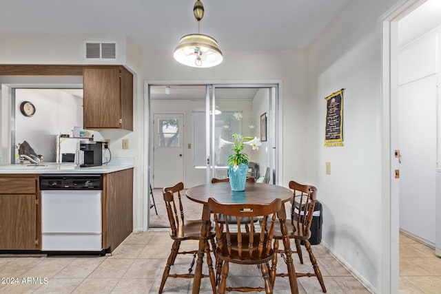 dining room featuring visible vents, baseboards, and light tile patterned floors