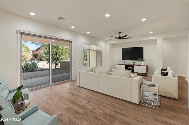 living area featuring a ceiling fan, visible vents, wood finished floors, and recessed lighting