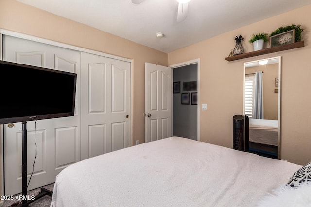 bedroom featuring ceiling fan and a closet