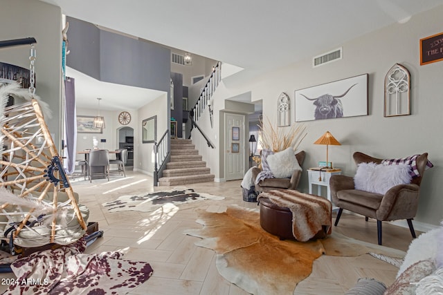 living room with a notable chandelier