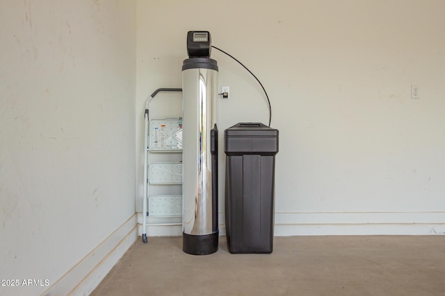 room details with concrete floors