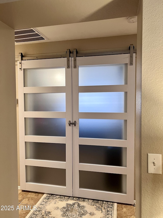 6049 S Wilson Dr, Chandler, AZ 85249 - detailed view of a barn door, a textured wall, and a smoke detector