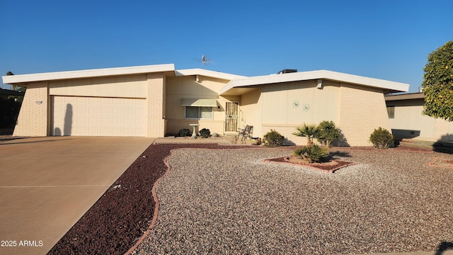 view of front facade featuring a garage