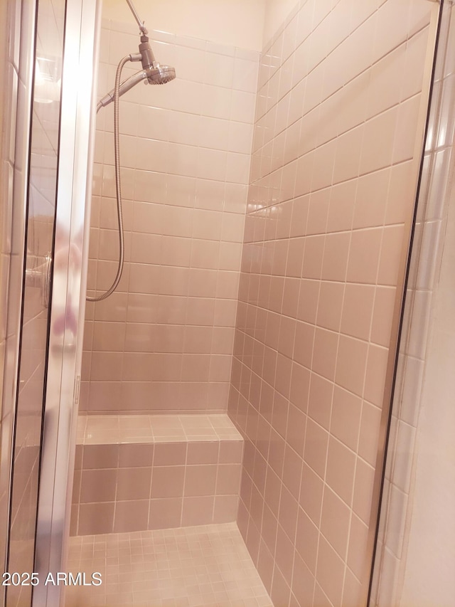 bathroom featuring tiled shower