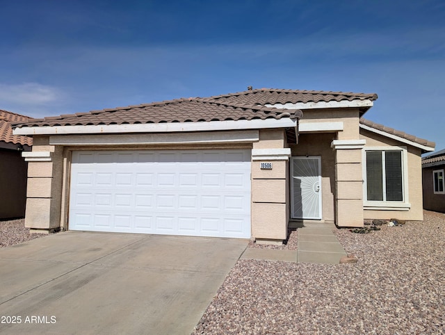 view of front facade featuring a garage