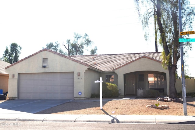 view of front facade featuring a garage