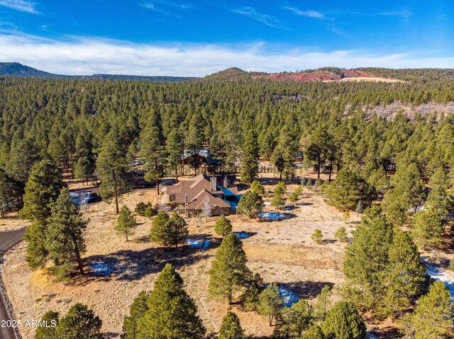 bird's eye view with a view of trees